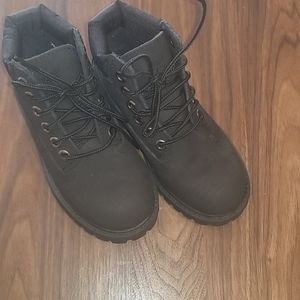 Gently worn kids Timberland boots size 10